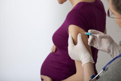 Resultado de imagen de factor de riesgo vacuna gripe embarazadas